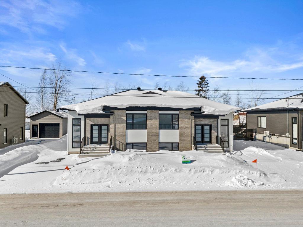 









1415


Rue du Velours

,
Drummondville,




QC
J2B0V5

