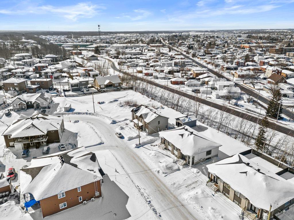









1415


Rue du Velours

,
Drummondville,




QC
J2B0V5

