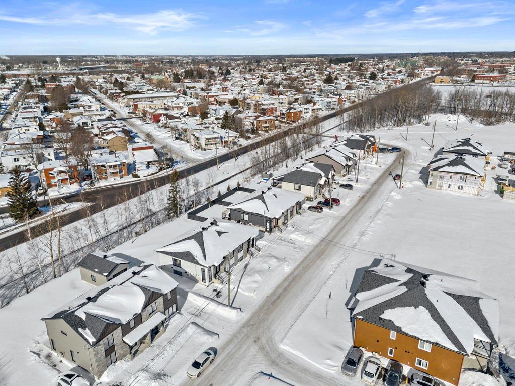 









1415


Rue du Velours

,
Drummondville,




QC
J2B0V5

