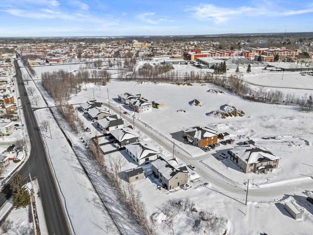 









1415


Rue du Velours

,
Drummondville,




QC
J2B0V5

