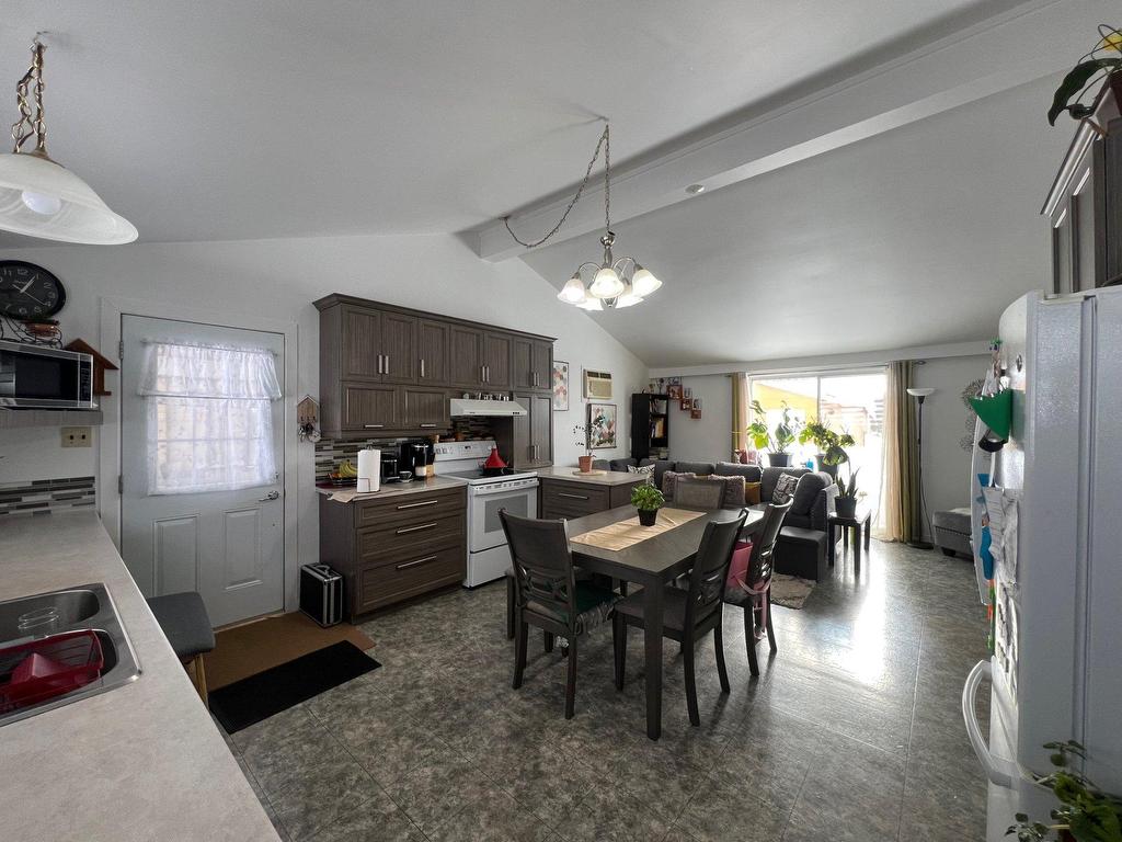 









88


9e Rue

,
Chapais,




QC
G0W1H0

