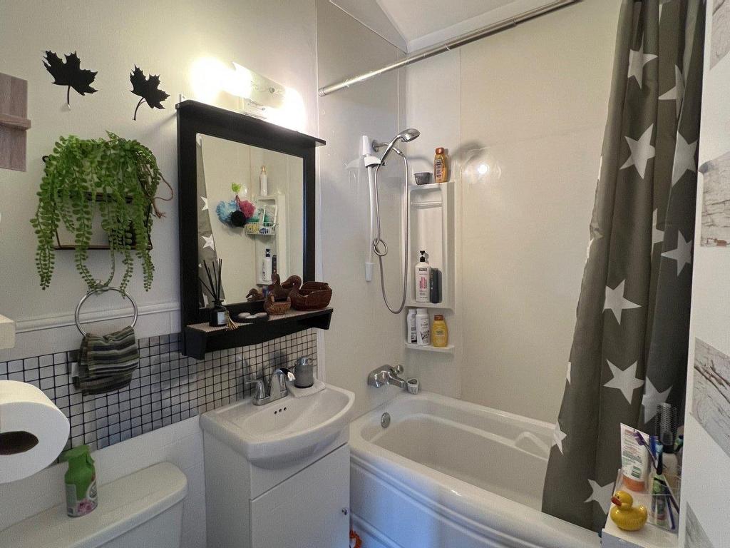 









88


9e Rue

,
Chapais,




QC
G0W1H0

