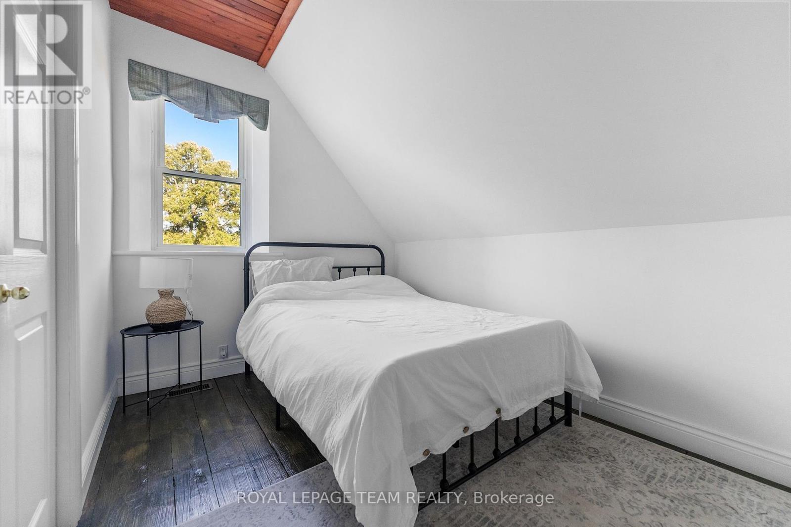 












105 HALLIDAY CREEK ROAD

,
Greater Madawaska,




Ontario
K0J1G0

