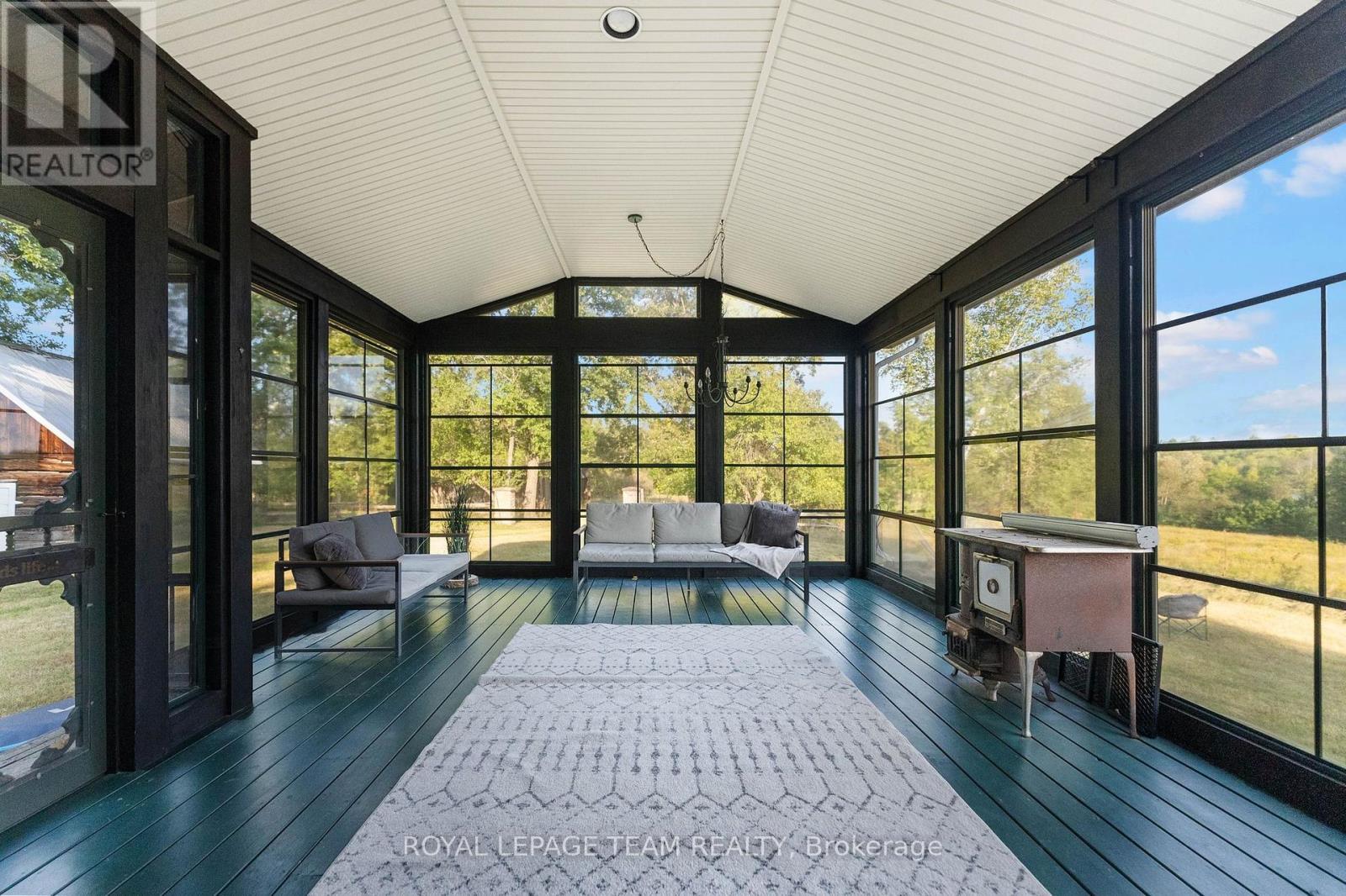 












105 HALLIDAY CREEK ROAD

,
Greater Madawaska,




Ontario
K0J1G0

