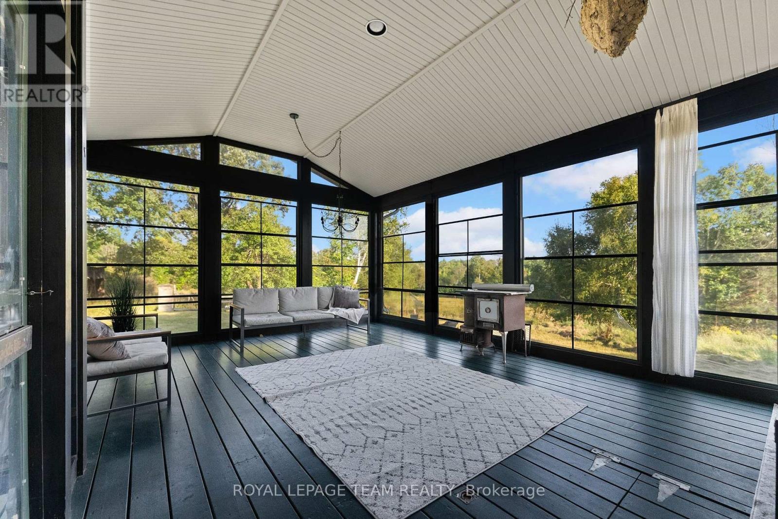 












105 HALLIDAY CREEK ROAD

,
Greater Madawaska,




Ontario
K0J1G0

