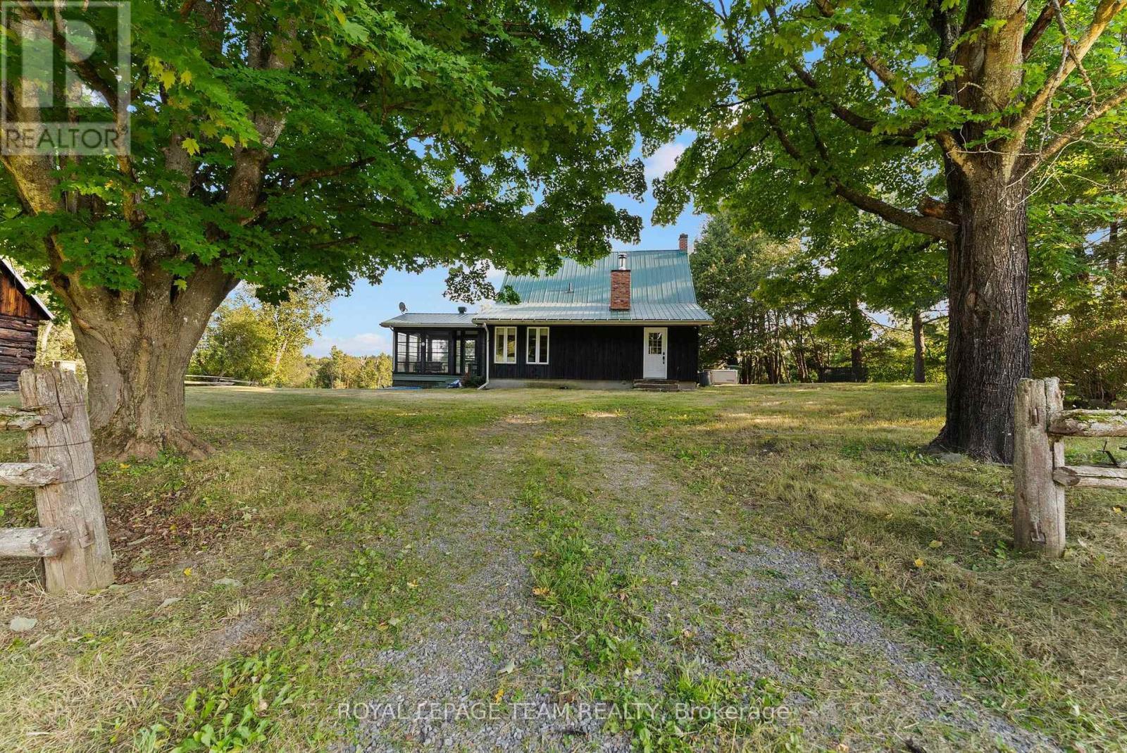 












105 HALLIDAY CREEK ROAD

,
Greater Madawaska,




Ontario
K0J1G0

