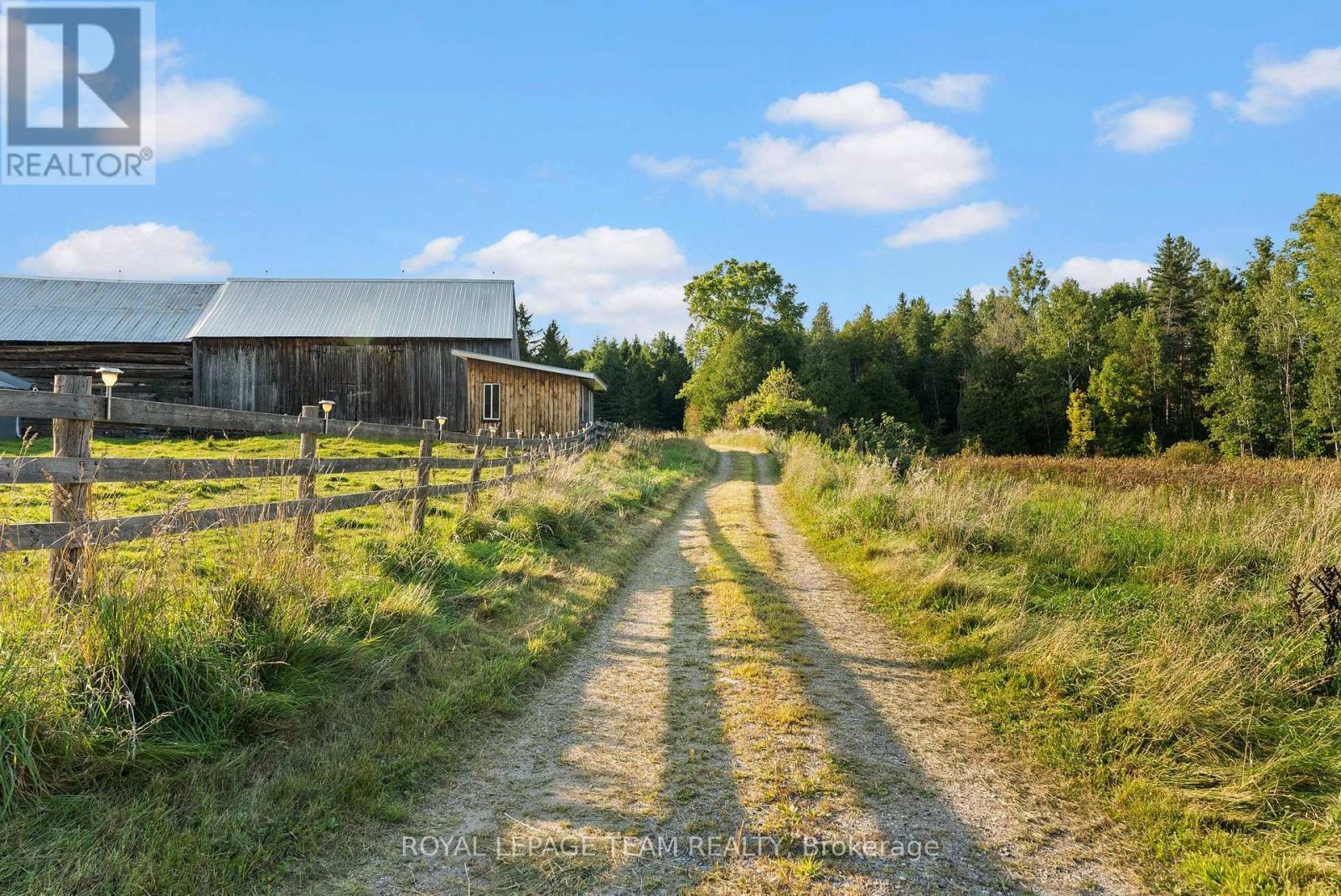 












105 HALLIDAY CREEK ROAD

,
Greater Madawaska,




Ontario
K0J1G0


