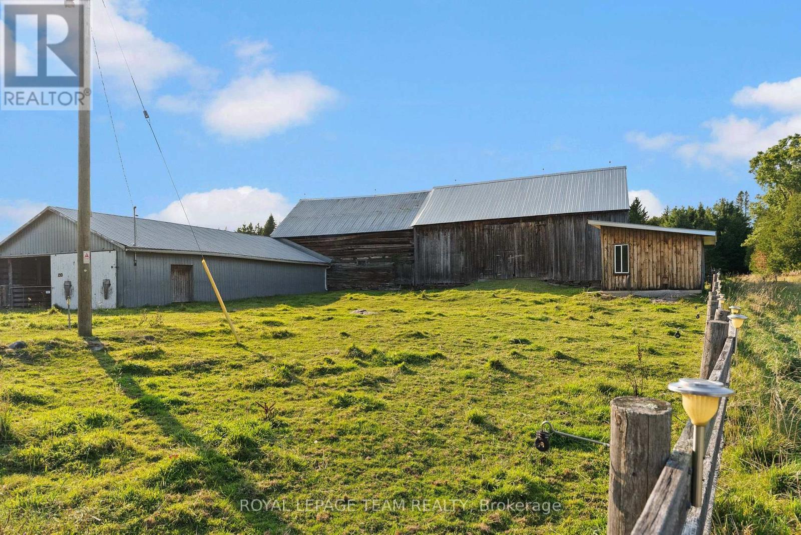












105 HALLIDAY CREEK ROAD

,
Greater Madawaska,




Ontario
K0J1G0

