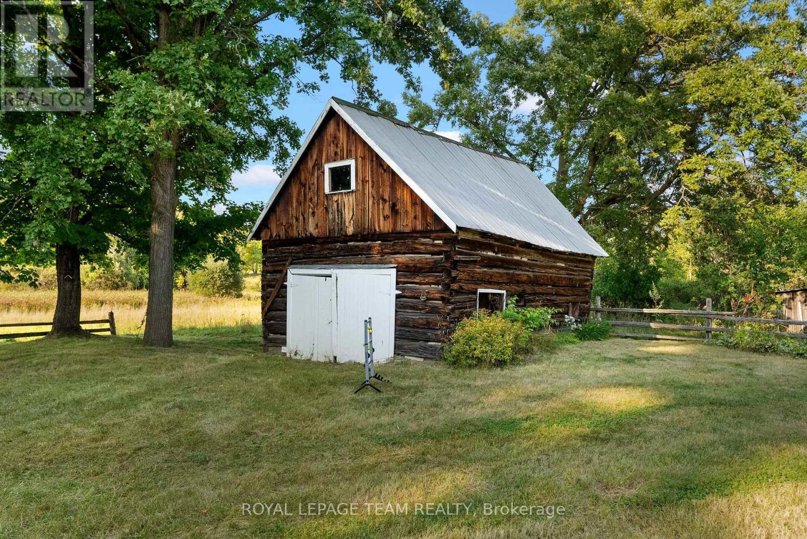 












105 HALLIDAY CREEK ROAD

,
Greater Madawaska,




Ontario
K0J1G0

