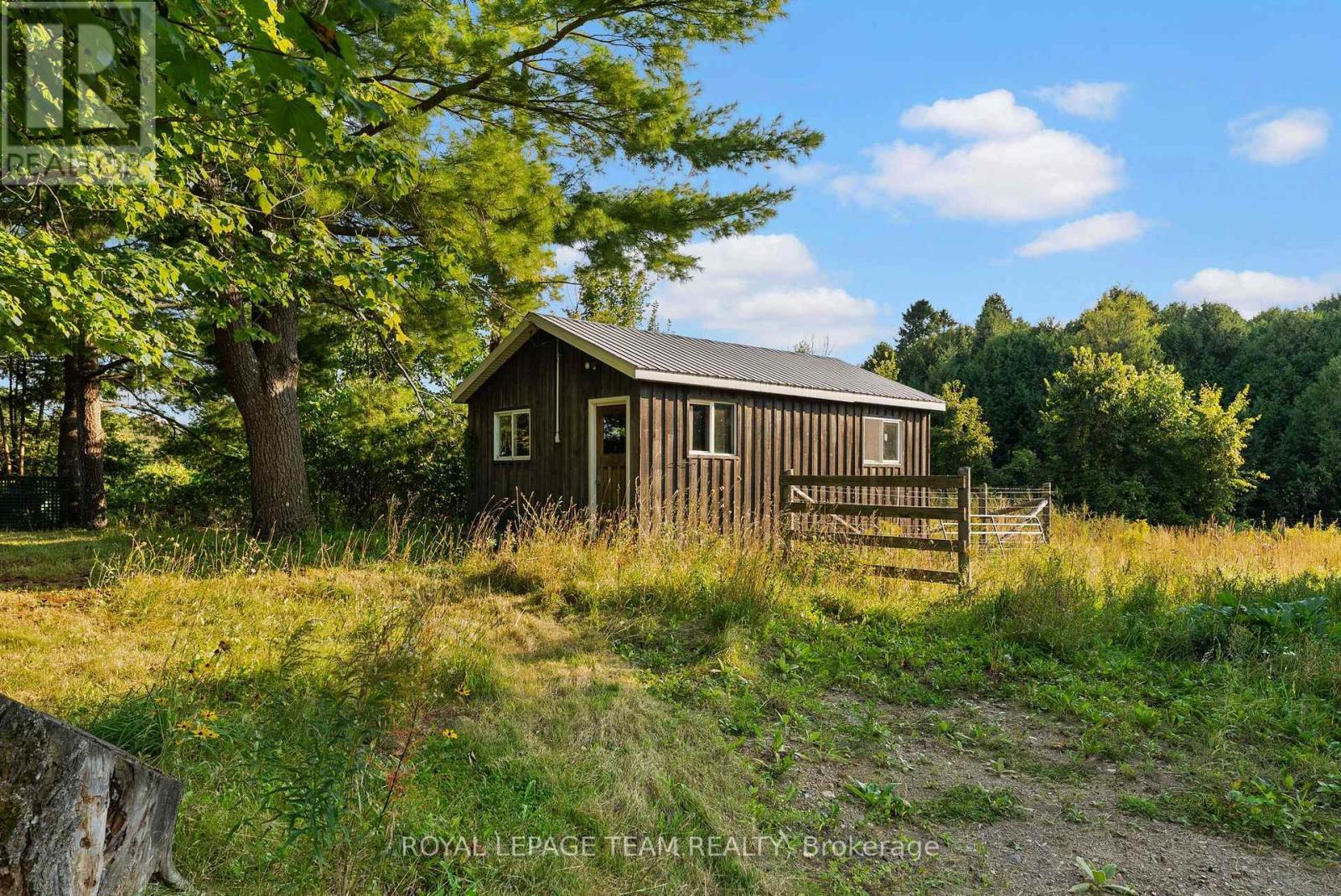 












105 HALLIDAY CREEK ROAD

,
Greater Madawaska,




Ontario
K0J1G0

