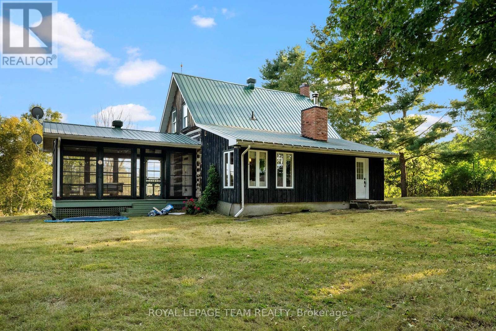 












105 HALLIDAY CREEK ROAD

,
Greater Madawaska,




Ontario
K0J1G0

