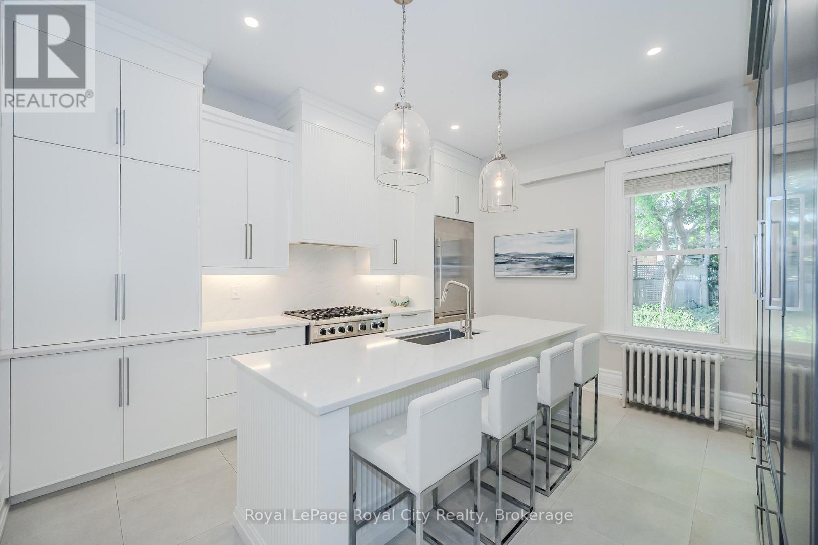 












138 DUBLIN STREET N

,
Guelph (Downtown),




Ontario
N1H4N7


