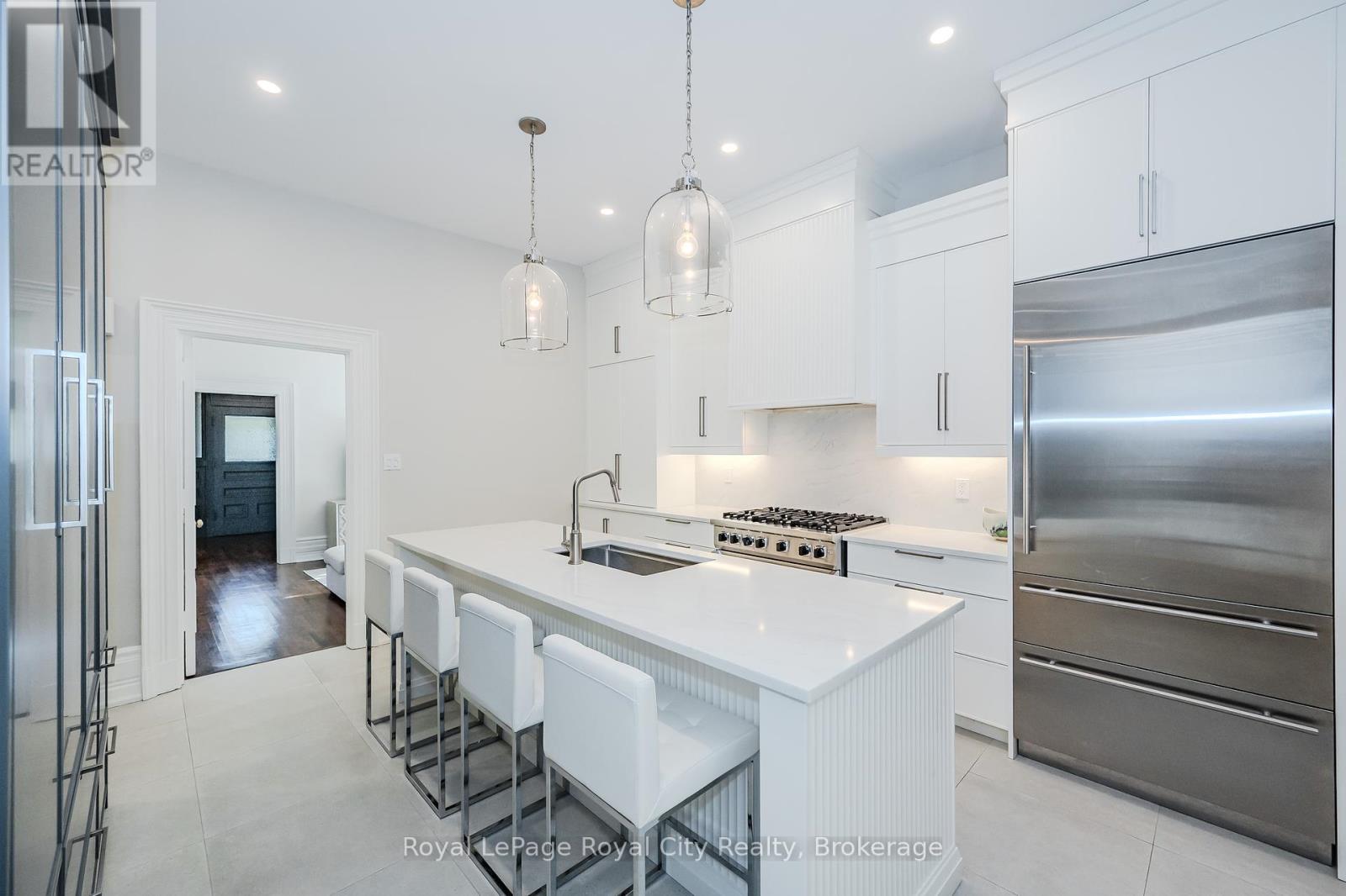 












138 DUBLIN STREET N

,
Guelph (Downtown),




Ontario
N1H4N7


