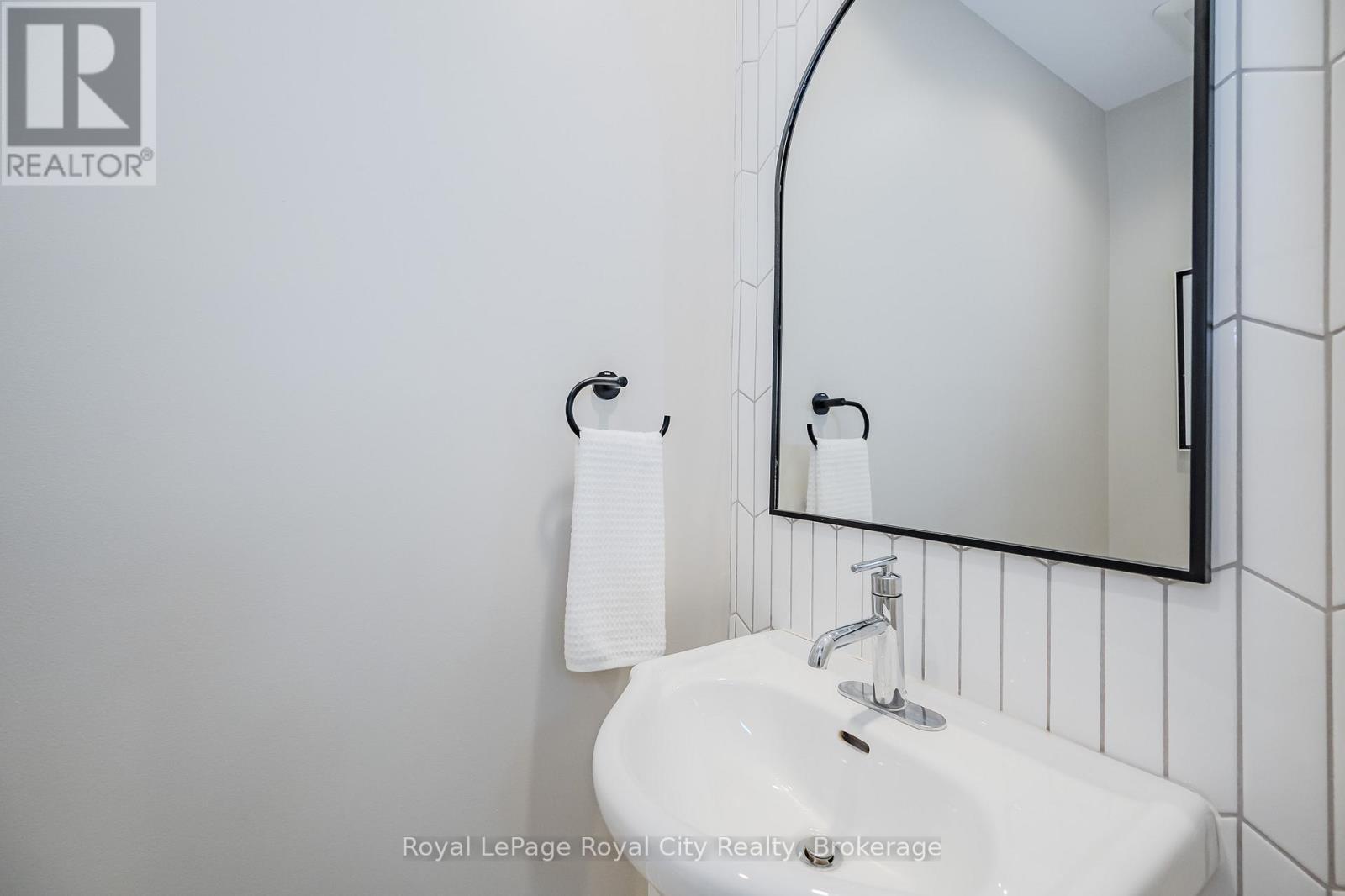 












138 DUBLIN STREET N

,
Guelph (Downtown),




Ontario
N1H4N7

