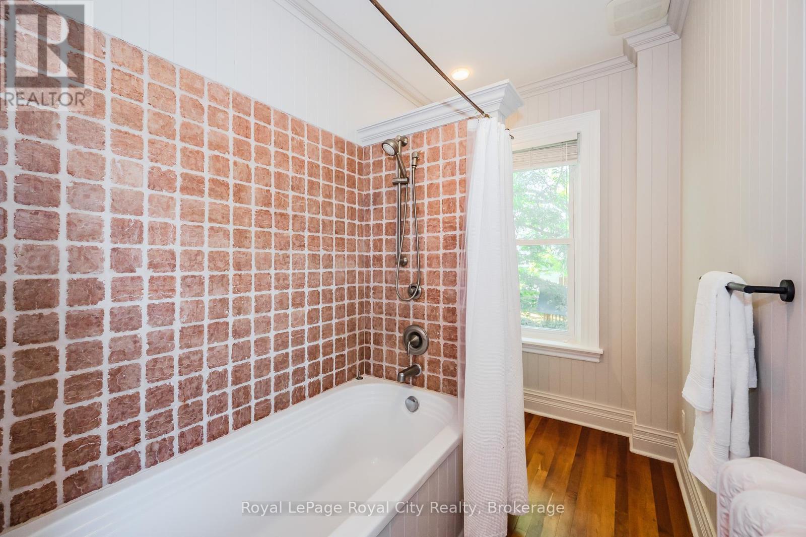 












138 DUBLIN STREET N

,
Guelph (Downtown),




Ontario
N1H4N7

