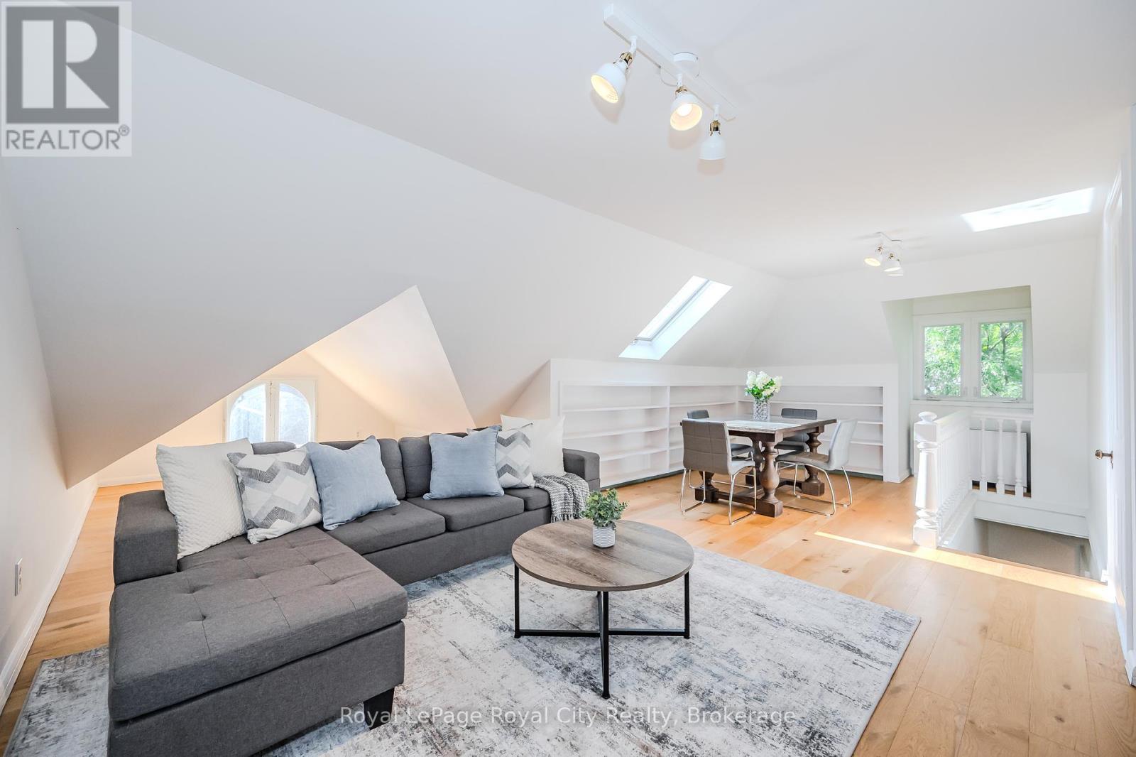 












138 DUBLIN STREET N

,
Guelph (Downtown),




Ontario
N1H4N7

