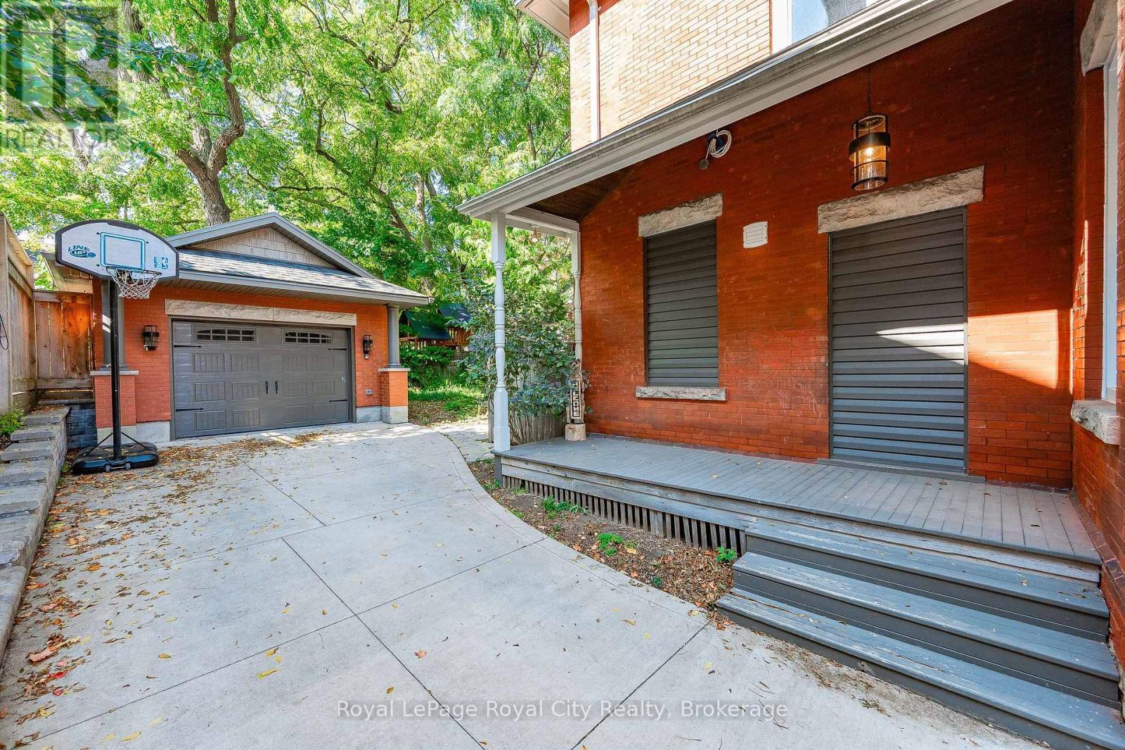 












138 DUBLIN STREET N

,
Guelph (Downtown),




Ontario
N1H4N7

