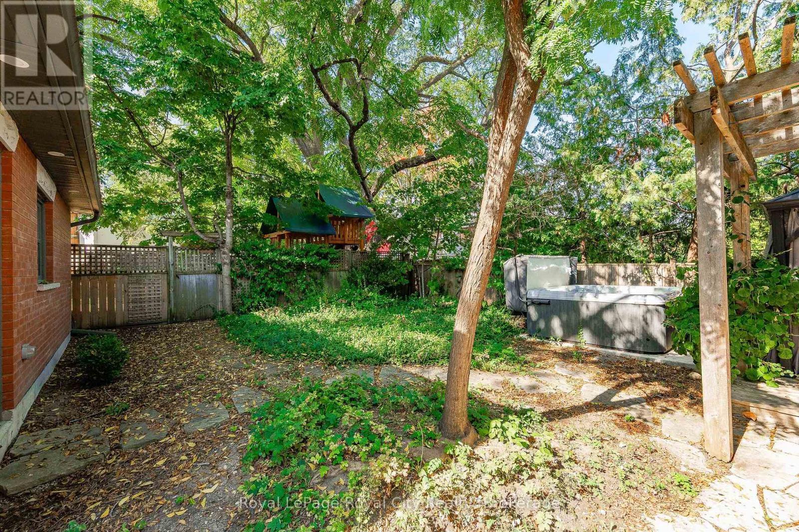 












138 DUBLIN STREET N

,
Guelph (Downtown),




Ontario
N1H4N7

