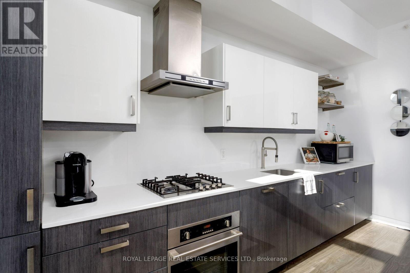 












801 - 36 HOWARD PARK AVENUE

,
Toronto,




Ontario
M6R1V5

