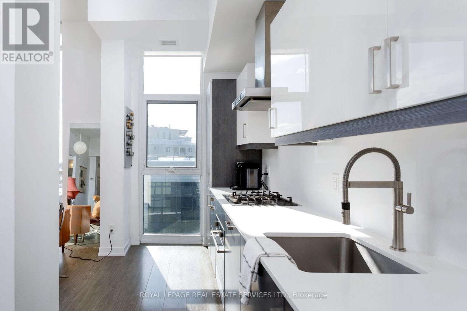 












801 - 36 HOWARD PARK AVENUE

,
Toronto,




Ontario
M6R1V5

