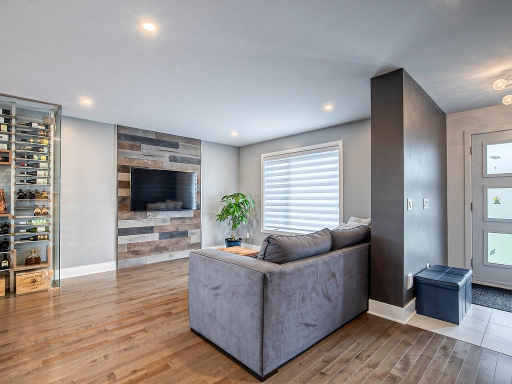 









103


Rue Joseph-Albert-Morin

,
Saint-Jean-sur-Richelieu,




QC
J2X5S1

