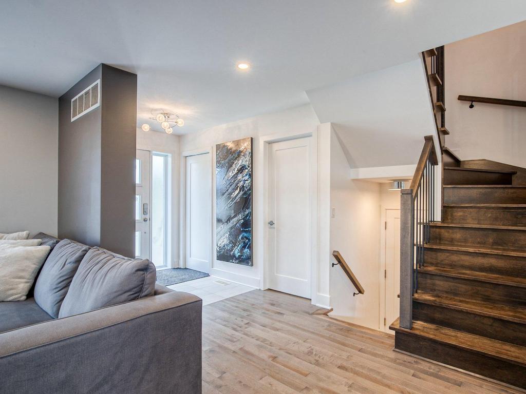 









103


Rue Joseph-Albert-Morin

,
Saint-Jean-sur-Richelieu,




QC
J2X5S1

