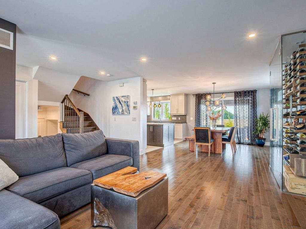 









103


Rue Joseph-Albert-Morin

,
Saint-Jean-sur-Richelieu,




QC
J2X5S1


