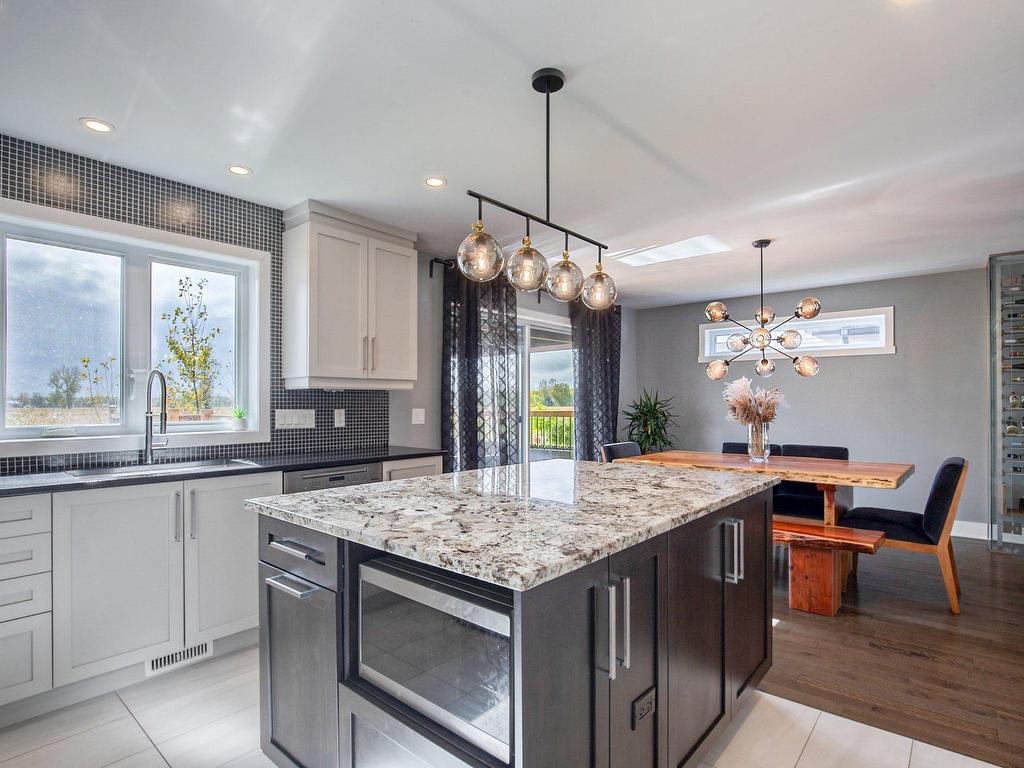 









103


Rue Joseph-Albert-Morin

,
Saint-Jean-sur-Richelieu,




QC
J2X5S1

