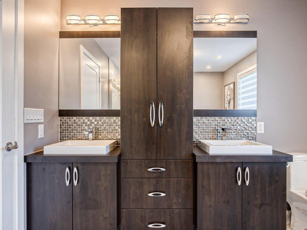









103


Rue Joseph-Albert-Morin

,
Saint-Jean-sur-Richelieu,




QC
J2X5S1

