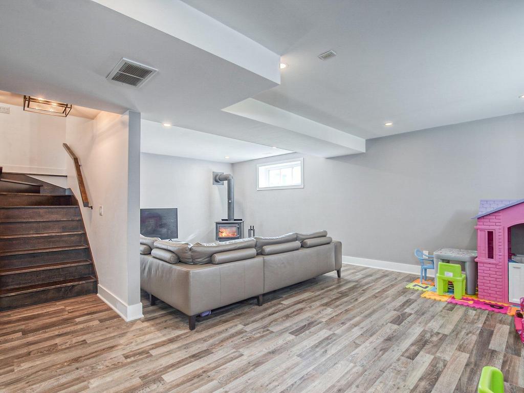









103


Rue Joseph-Albert-Morin

,
Saint-Jean-sur-Richelieu,




QC
J2X5S1

