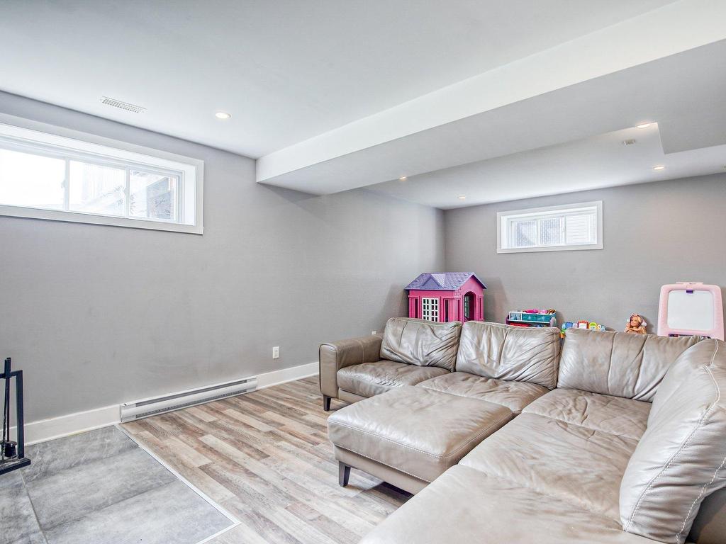 









103


Rue Joseph-Albert-Morin

,
Saint-Jean-sur-Richelieu,




QC
J2X5S1

