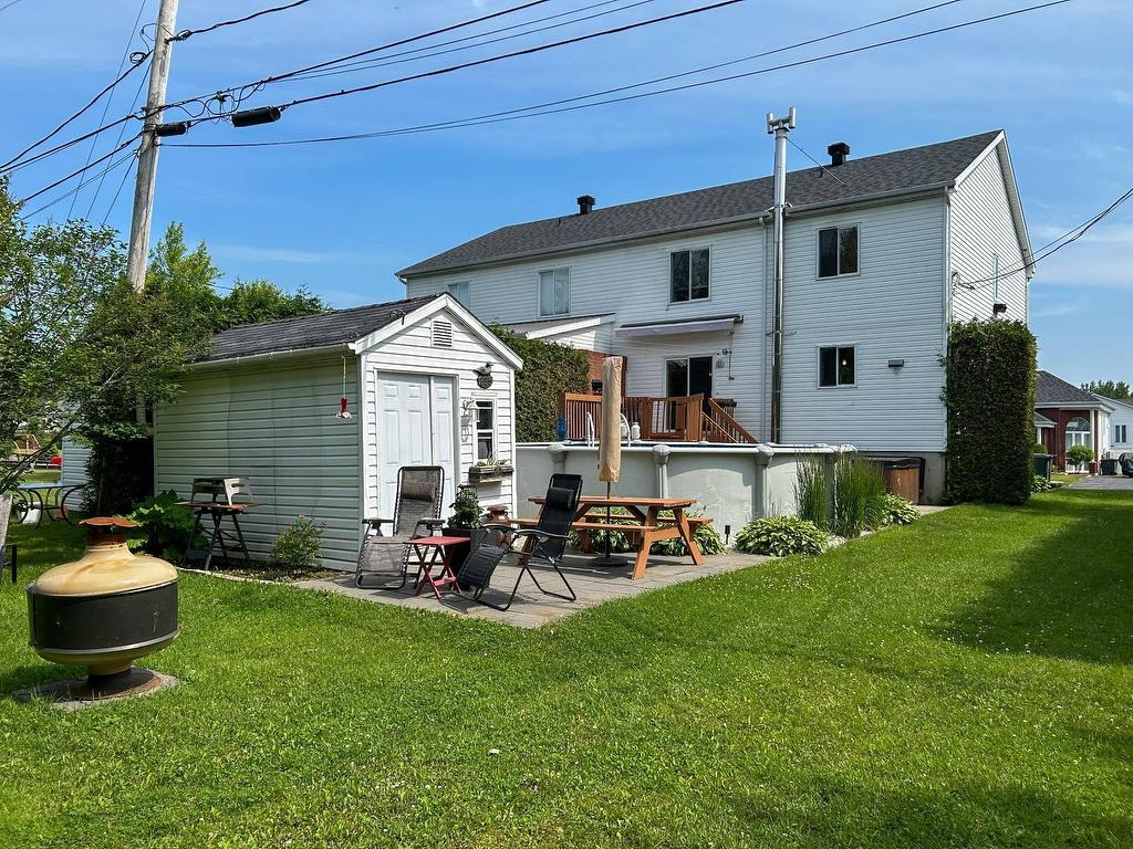 









895


Rue du Faucon

,
Drummondville,




QC
J2C7N4

