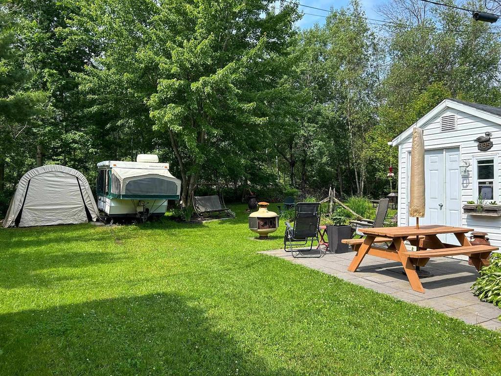 









895


Rue du Faucon

,
Drummondville,




QC
J2C7N4

