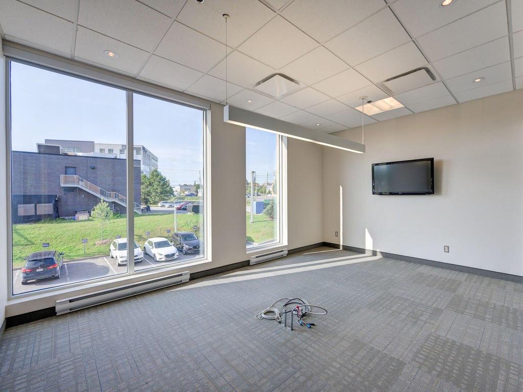 









6455


Rue Doris-Lussier

, 220,
Boisbriand,




QC
J7H0H8

