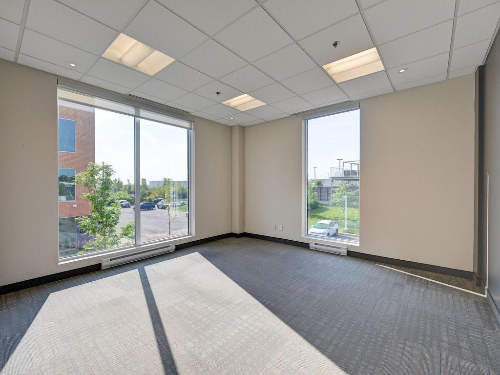 









6455


Rue Doris-Lussier

, 220,
Boisbriand,




QC
J7H0H8

