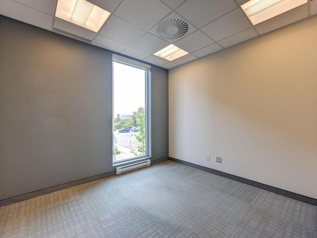 









6455


Rue Doris-Lussier

, 220,
Boisbriand,




QC
J7H0H8

