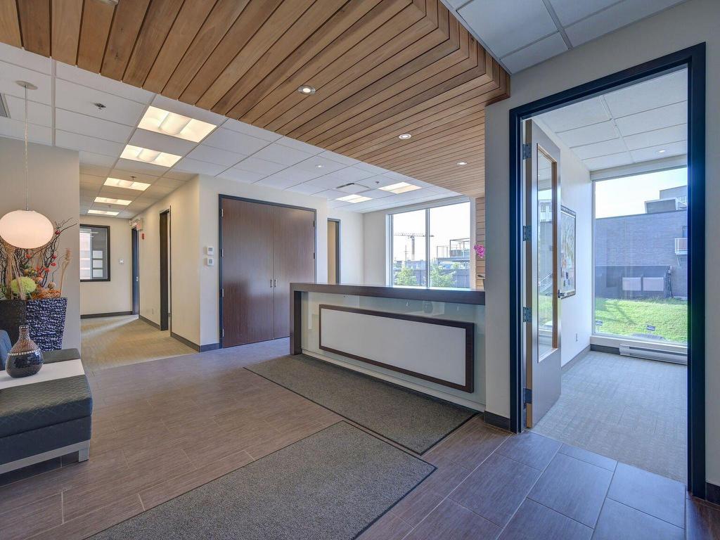 









6455


Rue Doris-Lussier

, 220,
Boisbriand,




QC
J7H0H8

