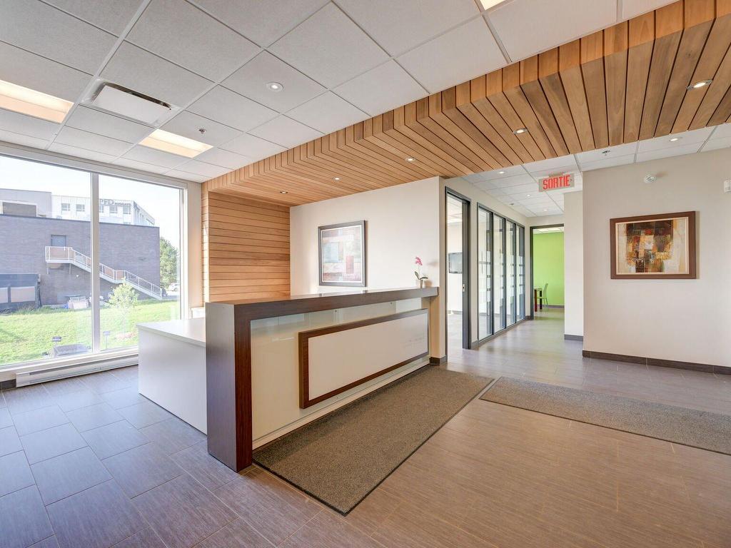 









6455


Rue Doris-Lussier

, 220,
Boisbriand,




QC
J7H0H8

