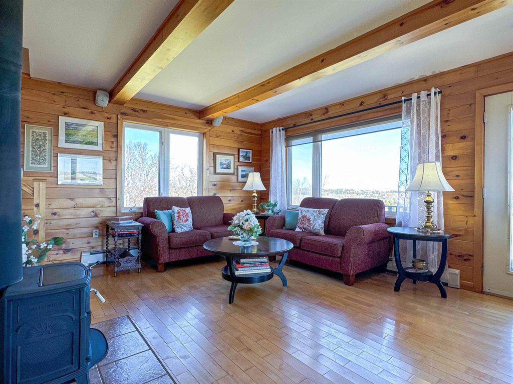 












33 Newson Lane

,
New Glasgow,




PE
C0A 1N0


