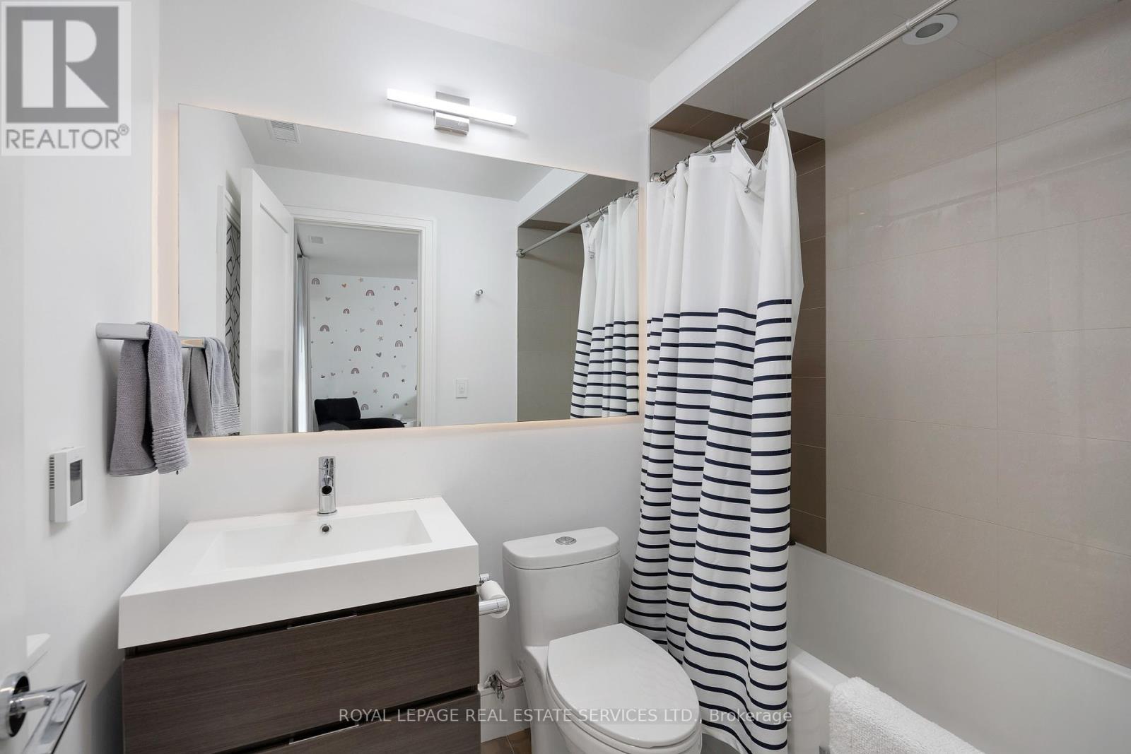 












57 MEADOWBANK ROAD

,
Toronto,




Ontario
M9B5C7

