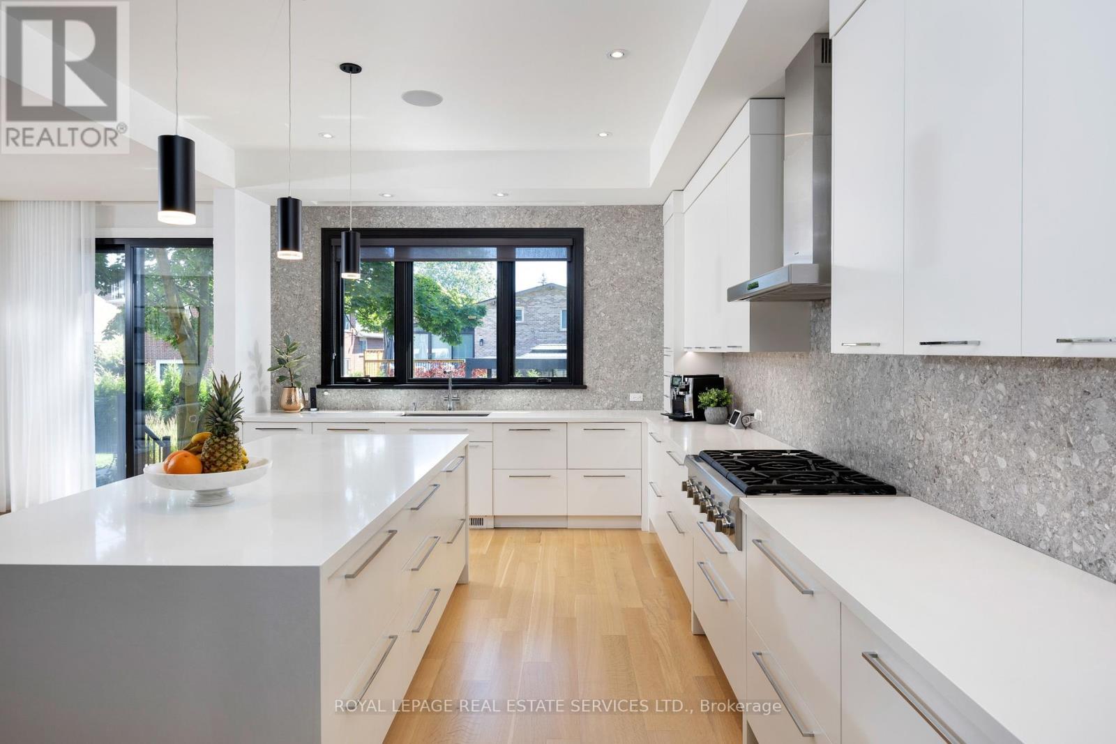 












57 MEADOWBANK ROAD

,
Toronto,




Ontario
M9B5C7

