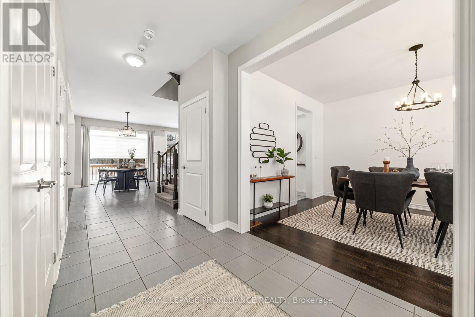 












61 SUMMER BREEZE DRIVE

,
Prince Edward County (Ameliasburg Ward),




Ontario
K0K1L0

