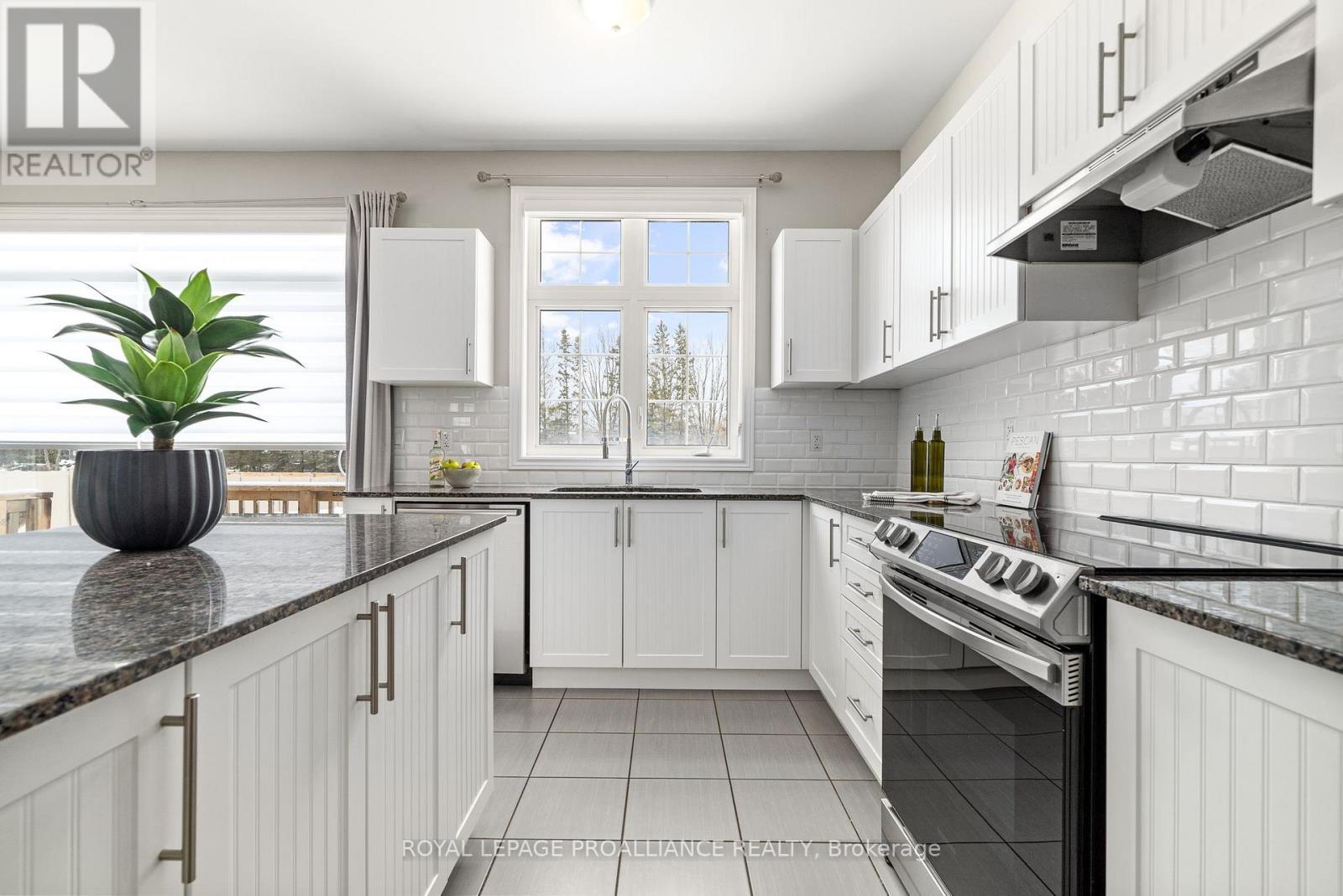 












61 SUMMER BREEZE DRIVE

,
Prince Edward County (Ameliasburg Ward),




Ontario
K0K1L0

