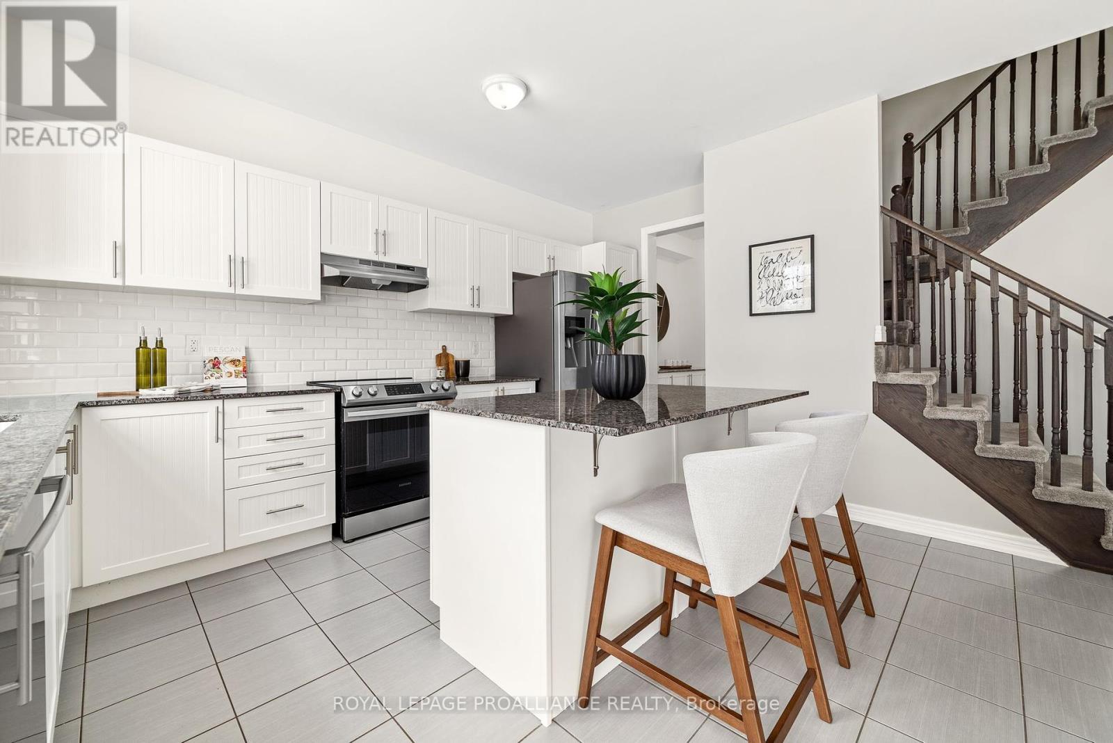 












61 SUMMER BREEZE DRIVE

,
Prince Edward County (Ameliasburg Ward),




Ontario
K0K1L0

