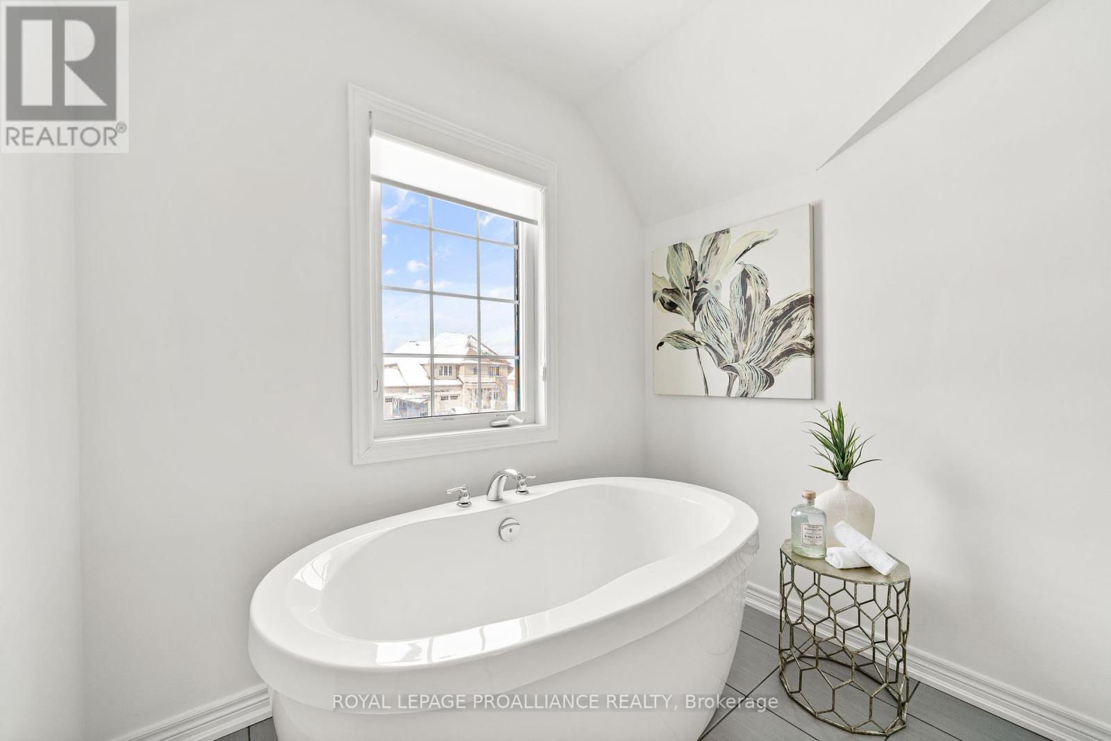 












61 SUMMER BREEZE DRIVE

,
Prince Edward County (Ameliasburg Ward),




Ontario
K0K1L0

