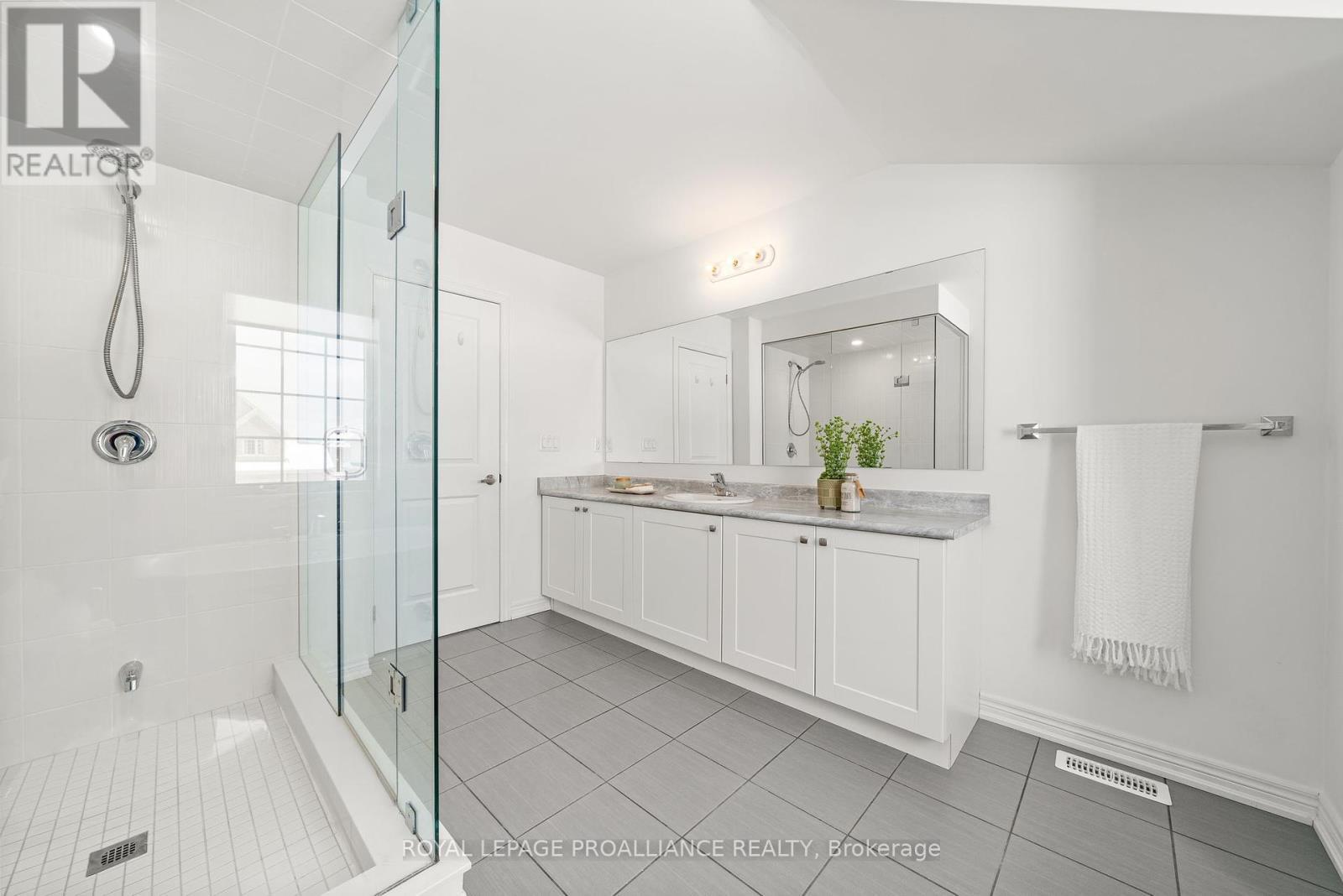 












61 SUMMER BREEZE DRIVE

,
Prince Edward County (Ameliasburg Ward),




Ontario
K0K1L0

