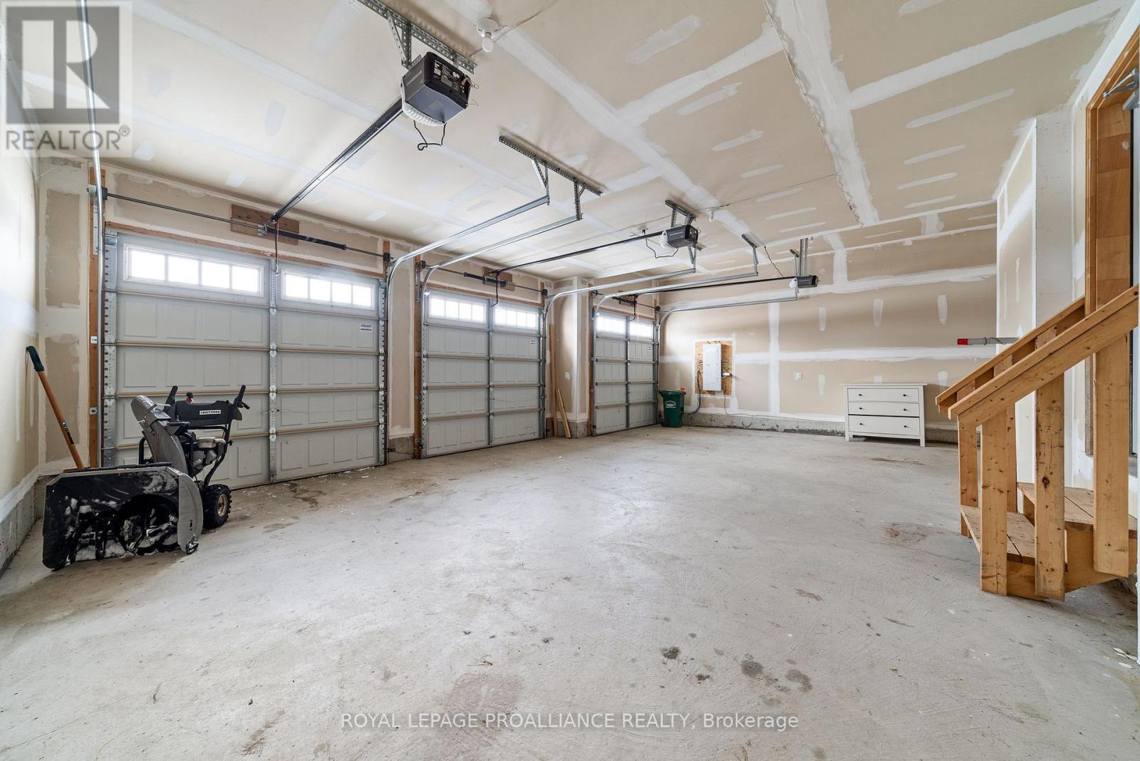 












61 SUMMER BREEZE DRIVE

,
Prince Edward County (Ameliasburg Ward),




Ontario
K0K1L0


