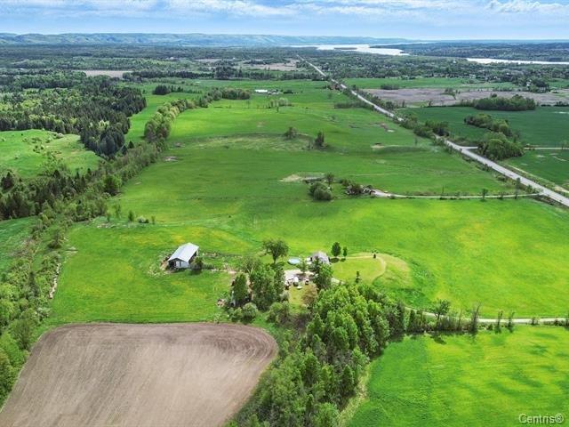 









7700Z


Route 148

,
Pontiac,







QC
J0X2V0

