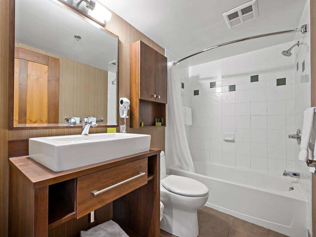 









161


Ch. du Curé-Deslauriers

, 386,
Mont-Tremblant,




QC
J8E1C9

