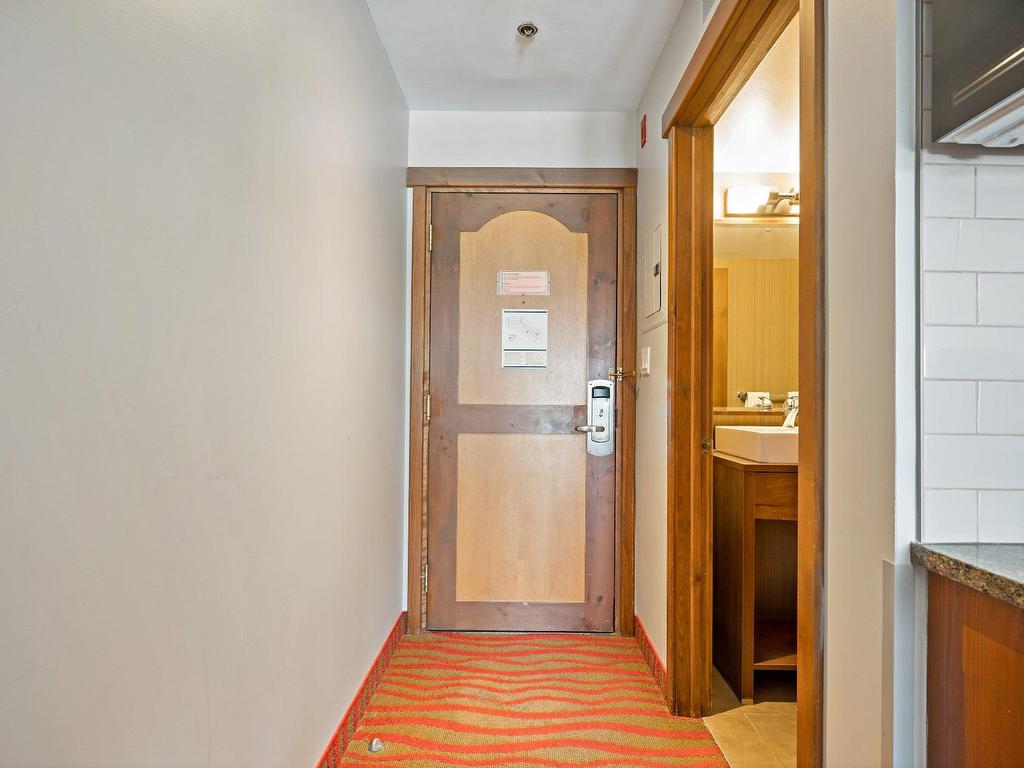 









161


Ch. du Curé-Deslauriers

, 386,
Mont-Tremblant,




QC
J8E1C9

